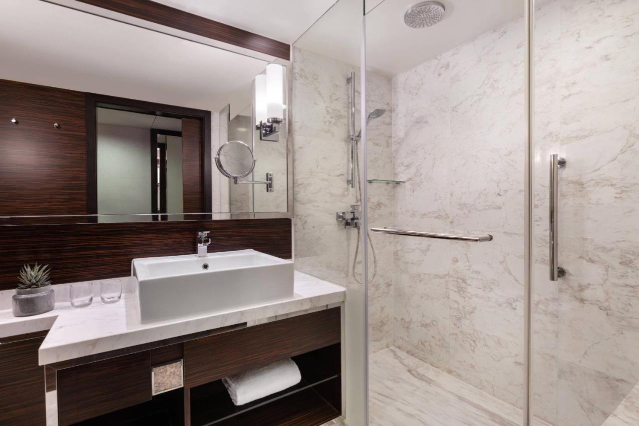 Hong Kong Skycity Marriott Hotel Dış mekan fotoğraf Bathroom