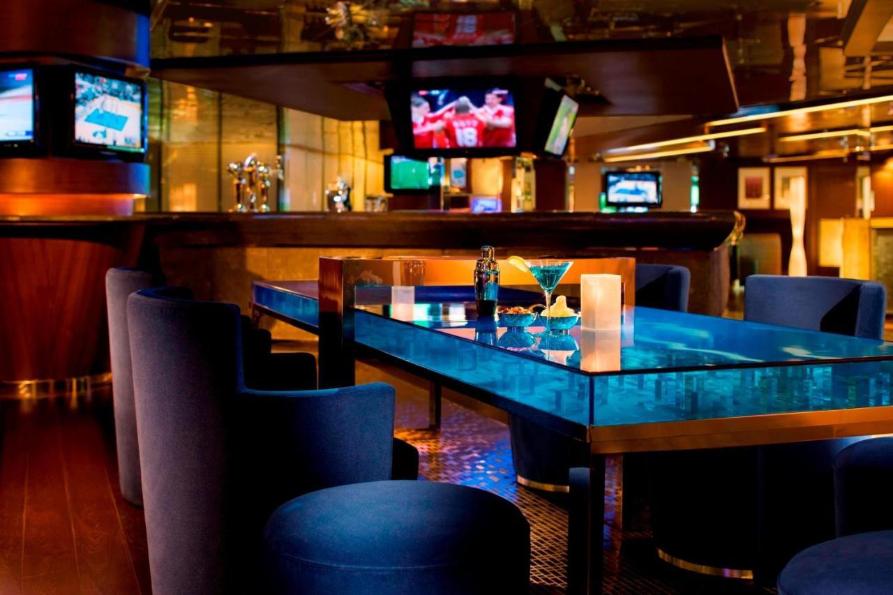 Hong Kong Skycity Marriott Hotel Restoran fotoğraf The Sports Bar
