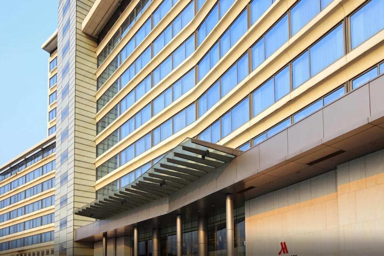 Hong Kong Skycity Marriott Hotel Dış mekan fotoğraf The Marriott International headquarters in Bethesda, Maryland