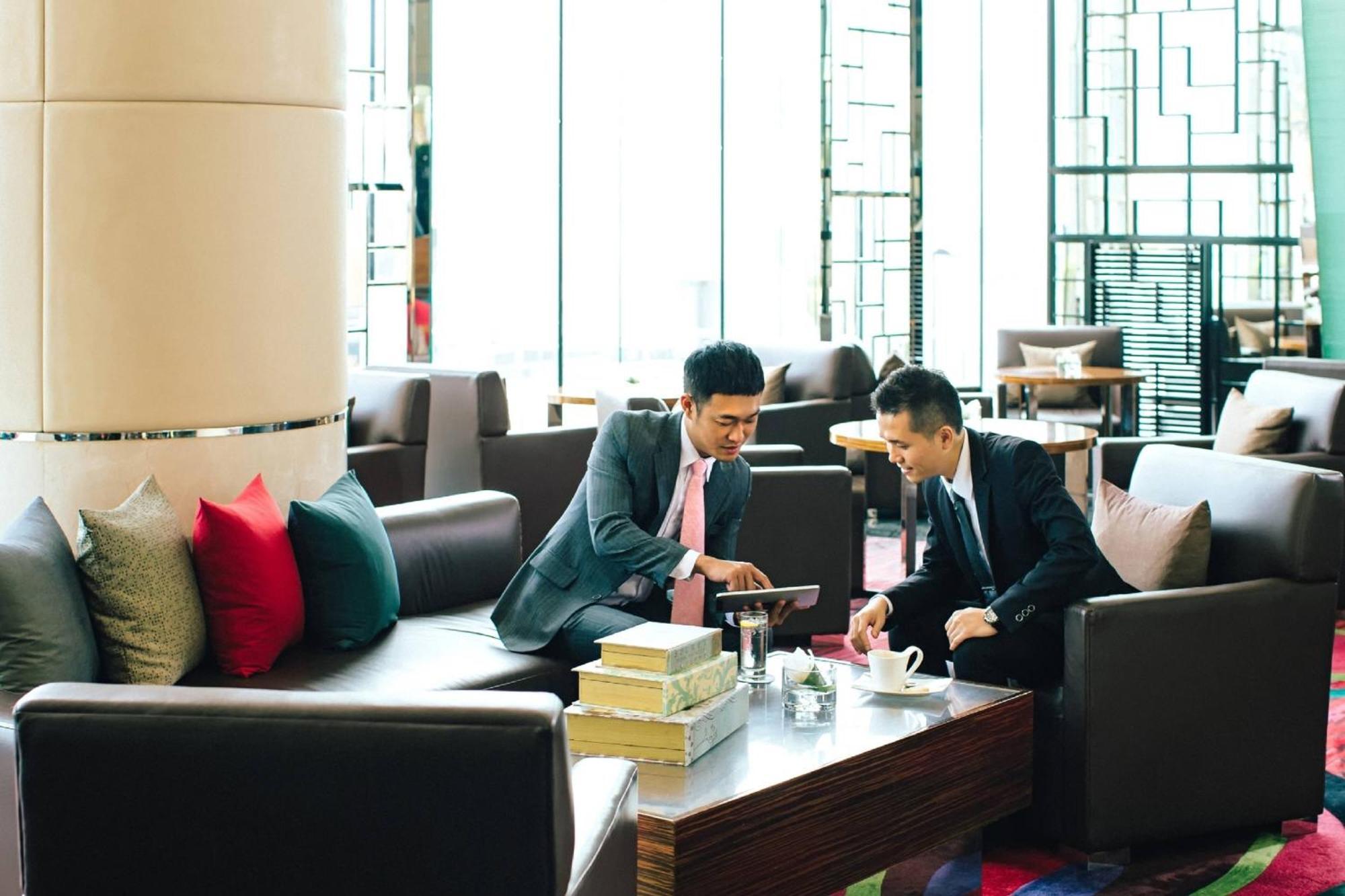 Hong Kong Skycity Marriott Hotel Dış mekan fotoğraf The Lounge at KLIA