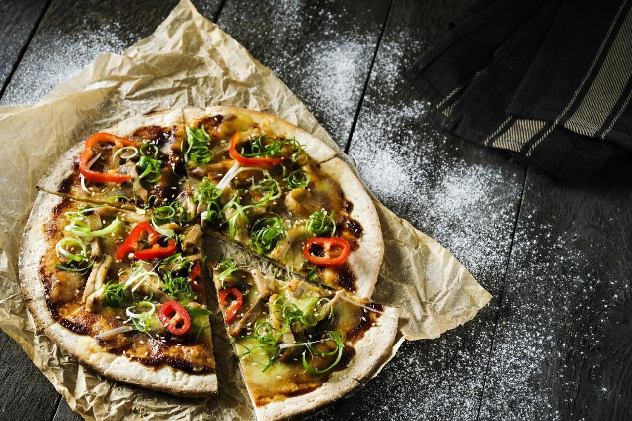 Hong Kong Skycity Marriott Hotel Dış mekan fotoğraf Pizza with artichokes
